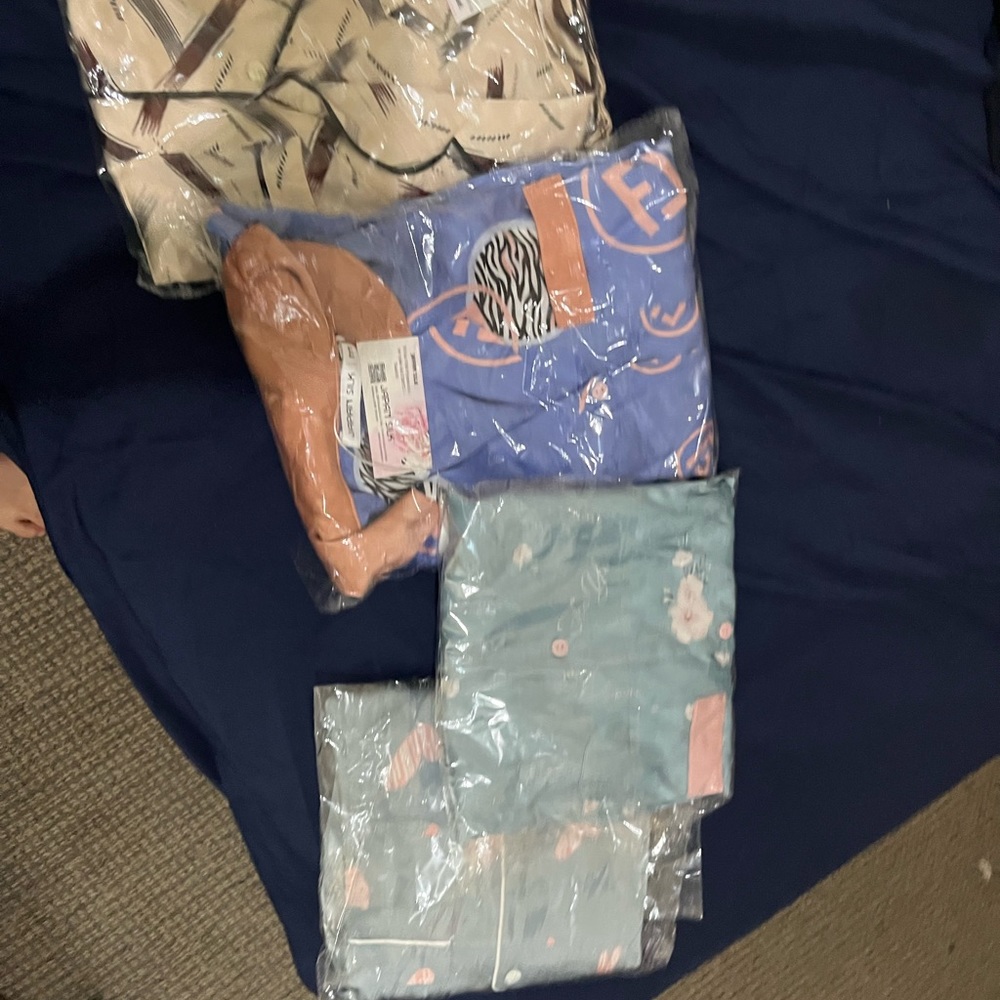 pajama sets - Picture 2 of 4